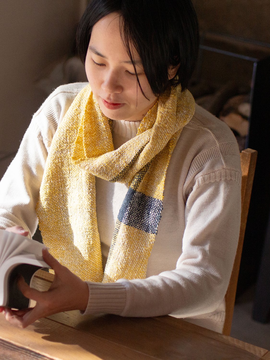 鄙子さんのガラ紡マフラー 坂口鄙子（さかぐちひなこ）