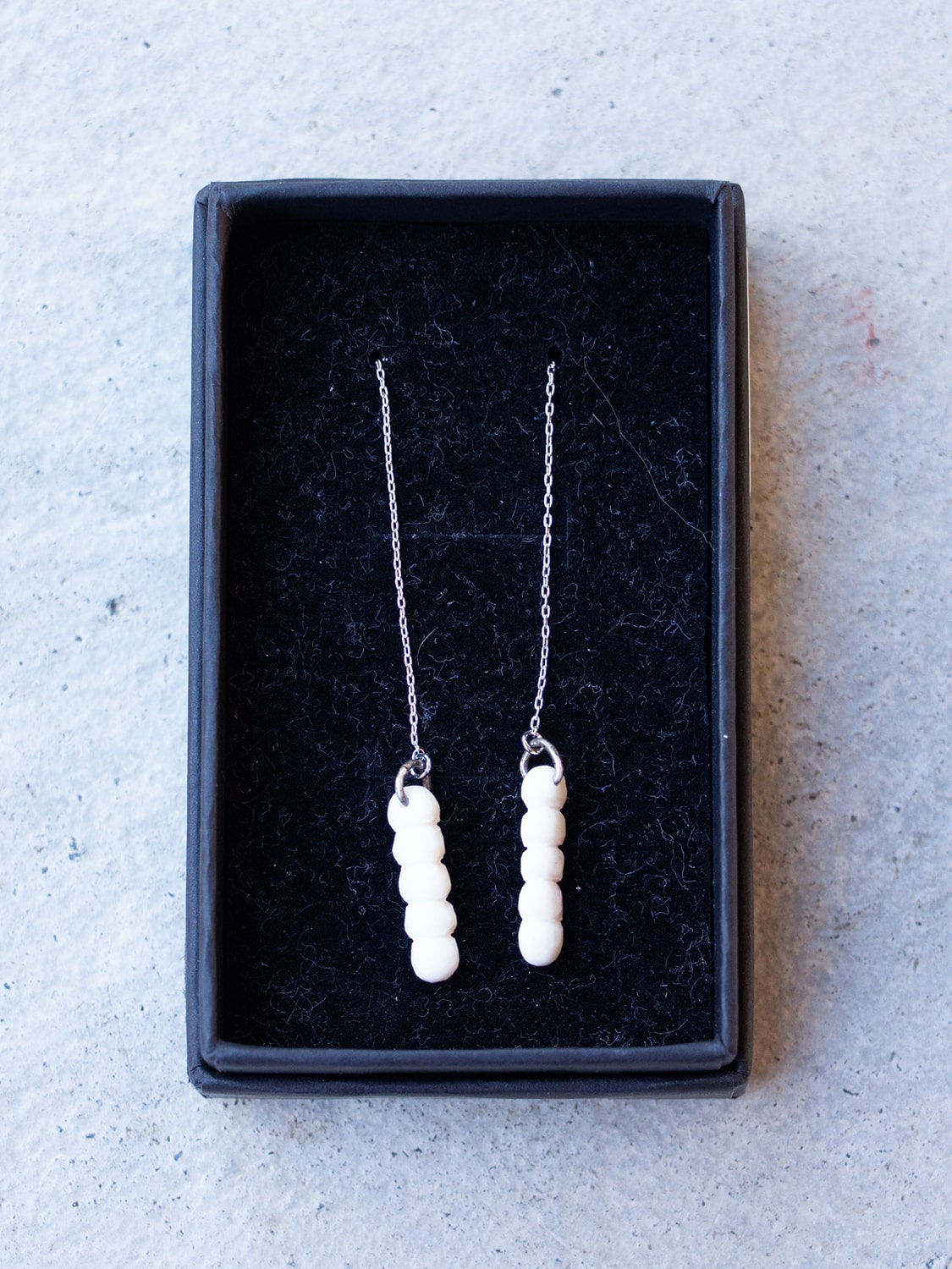 けもの舎　粒　ピアス