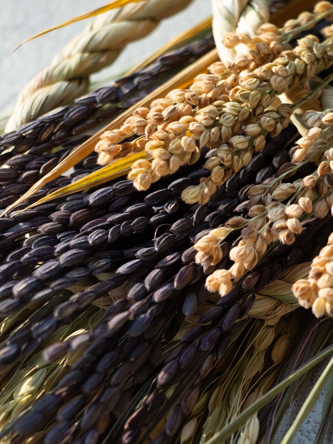 山から福がおりてくる しめ飾り 宝珠稲穂三段（ほうじゅいなほさんだん）