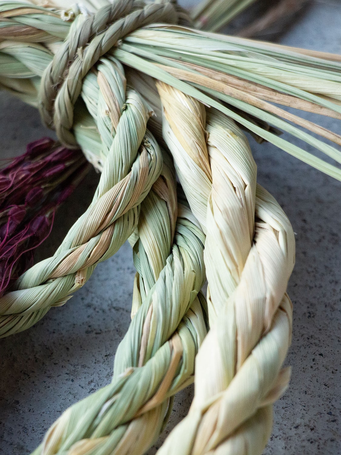 山から福がおりてくる しめ飾り 鯉目御縁（赤）（こいめごえん あか）