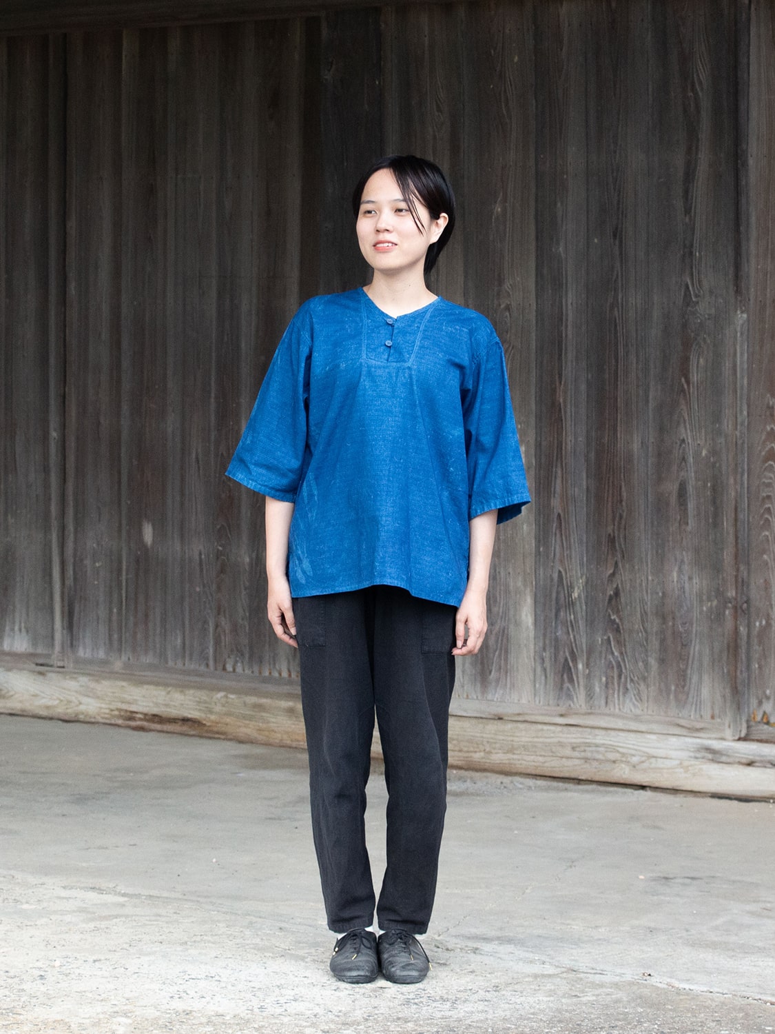 縁日 正藍冷染(しょうあいひやぞめ)の斜子織シャツ(nanakooriSHIRT)