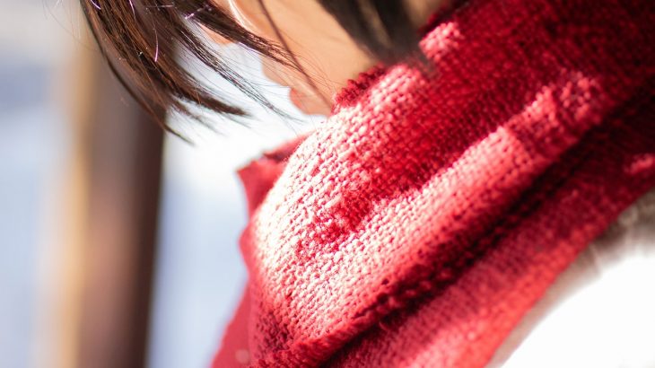 そっと巻いて、やさしく温かい。鄙子さんのガラ紡マフラー