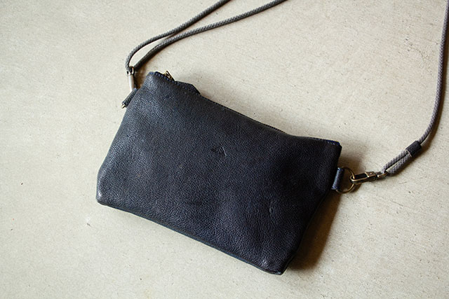 熊革サコッシュ　熊　熊革