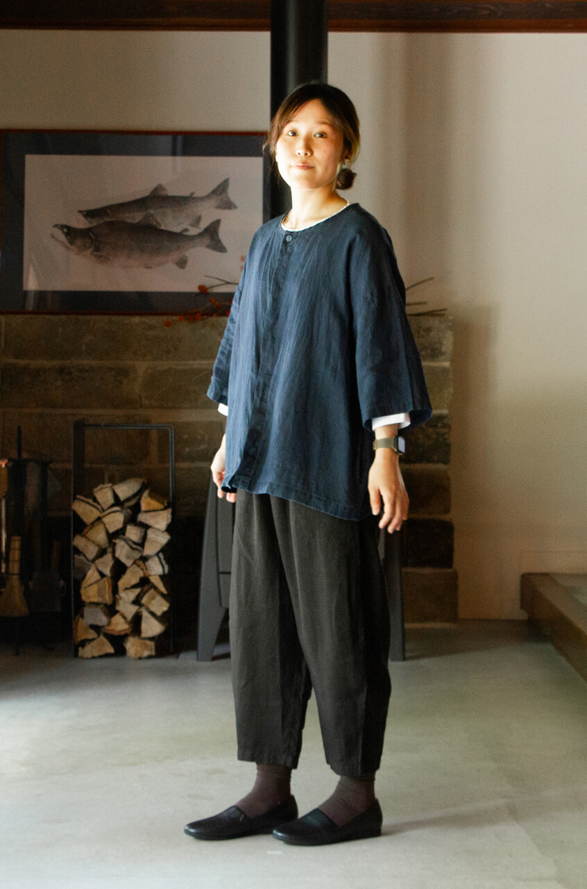 ダボシャツ　DABO SHIRT indigo 麻  着用イメージ