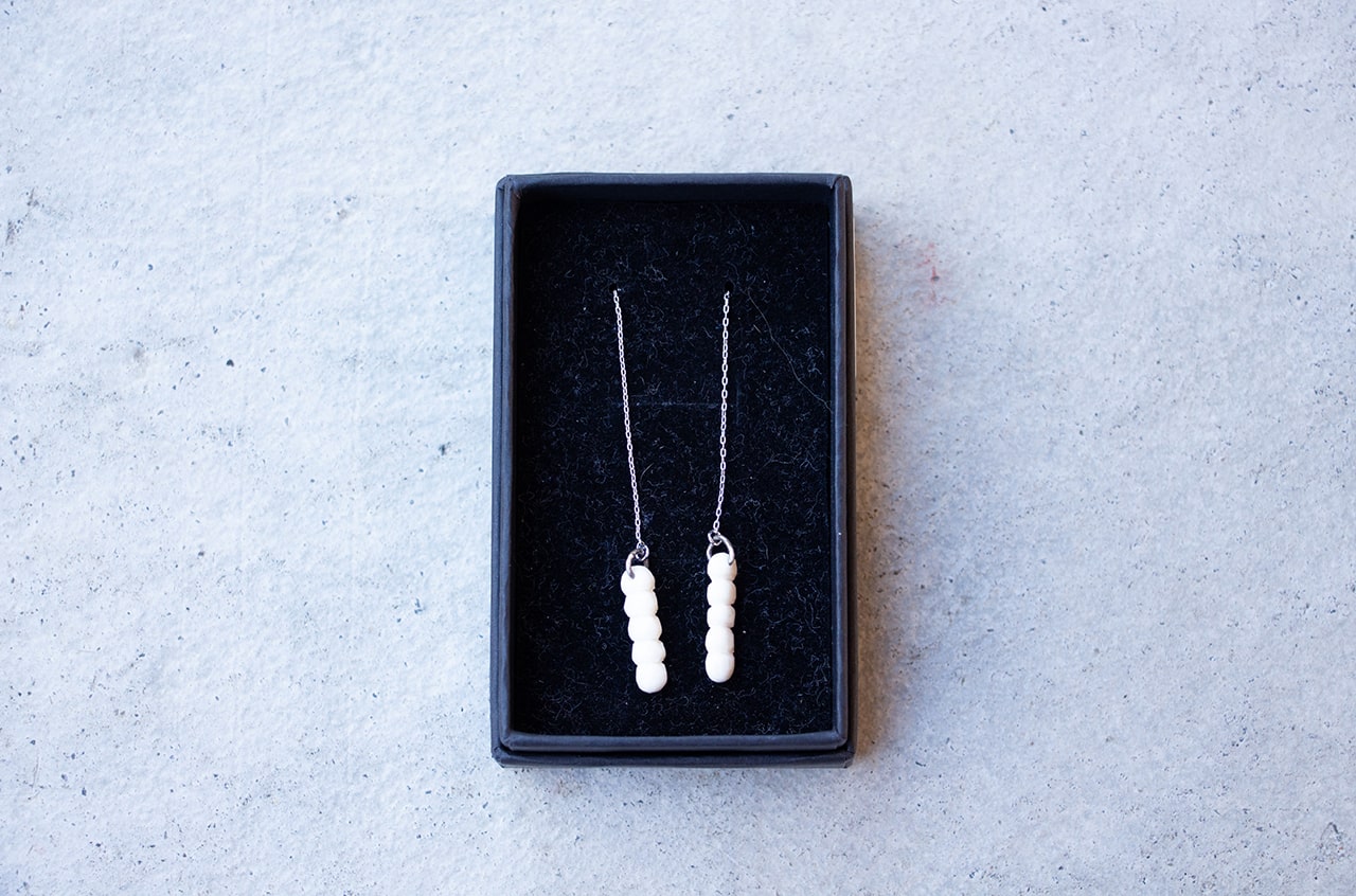 けもの舎　粒　ピアス