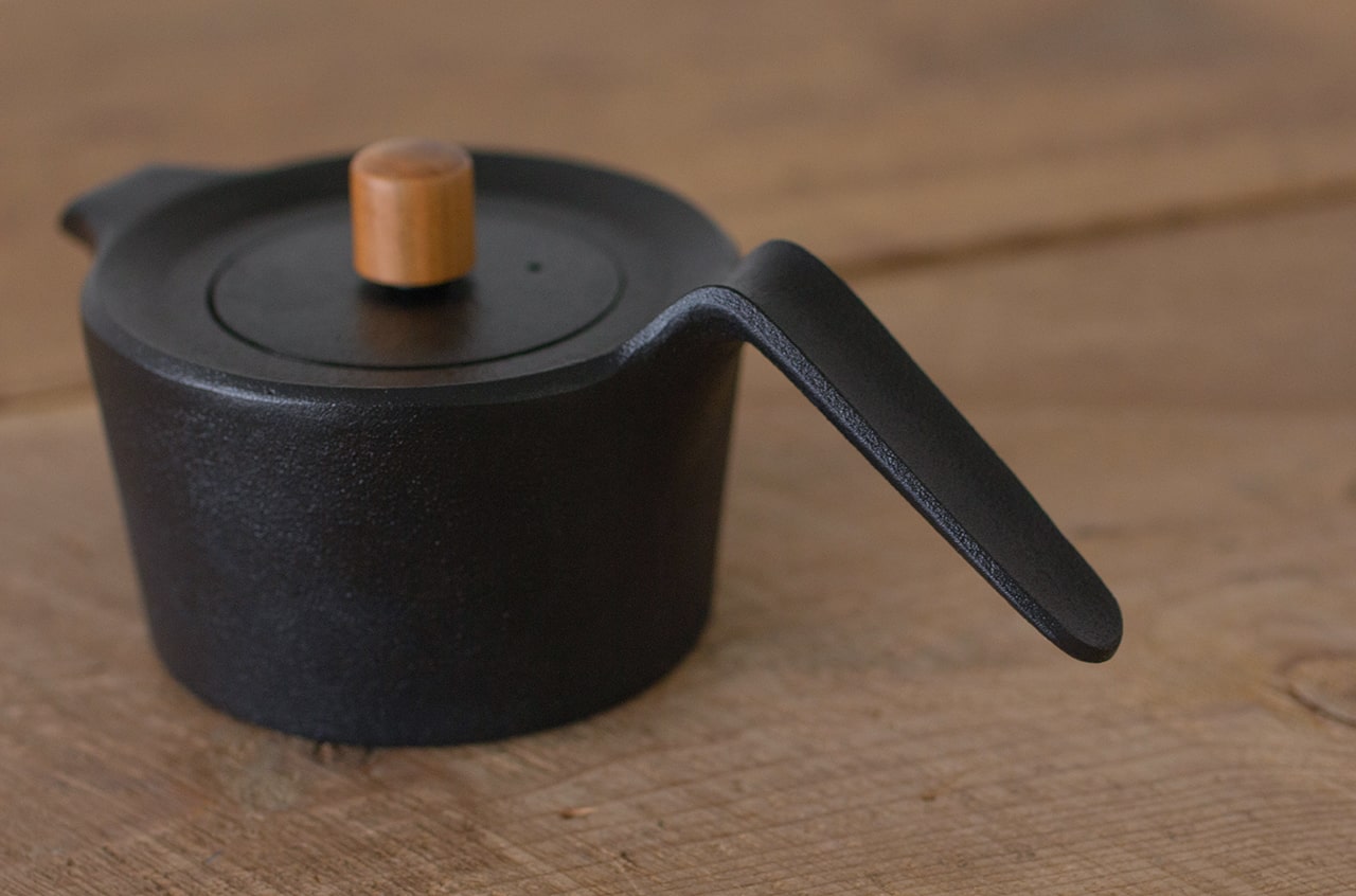 OITOMI（及富） 南部鉄器　鉄瓶スワローポット (取手つかみ付)