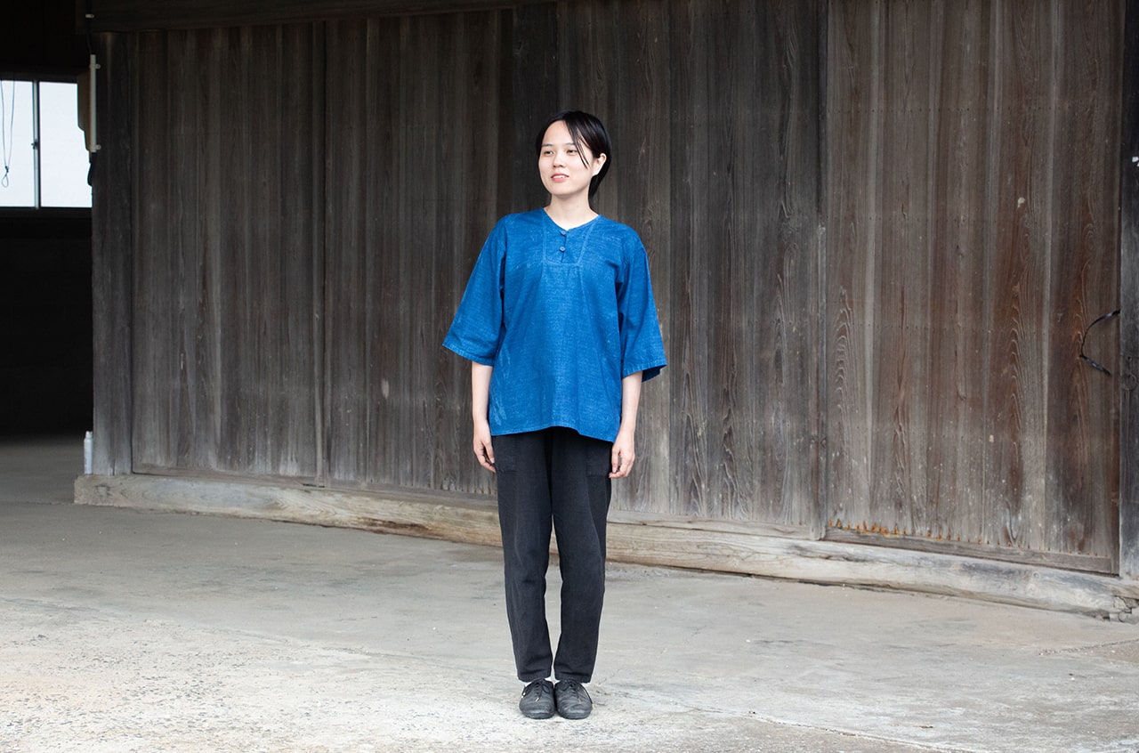 正藍冷染(しょうあいひやぞめ)の斜子織シャツ(nanakooriSHIRT)