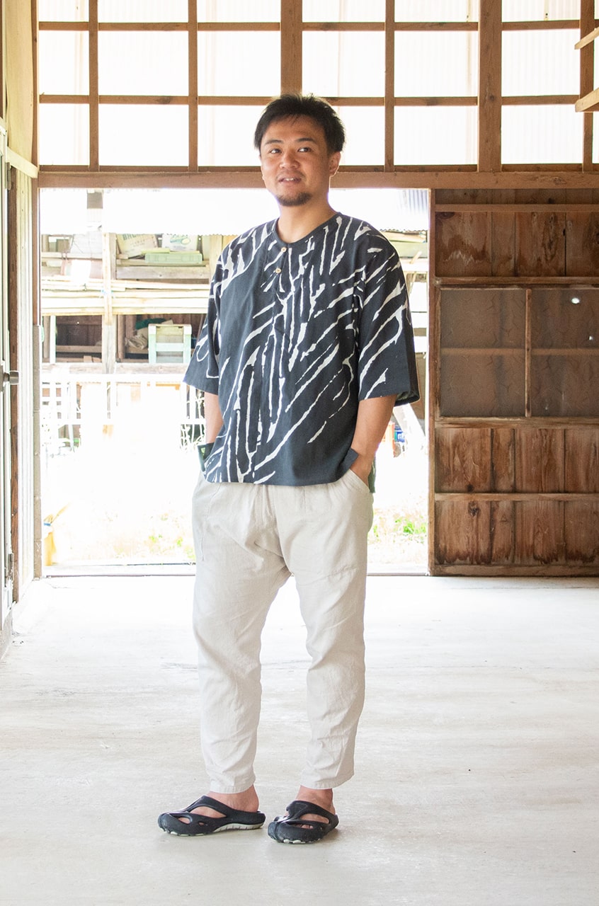 縁日 手ぬぐいシャツ 葉序 Lサイズ着用